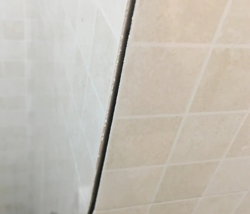 叶集瓷砖空鼓维修公司分享阳台瓷砖脱落的修复过程可以分为以下几个步骤