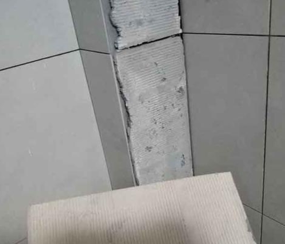 叶集瓷砖空鼓维修公司分享下厨房瓷砖脱落的补救措施。